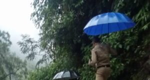 बारिस से बहा पुल,प्लांट में फंसे 2 लोग रेस्क्यू जारी