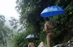 बारिस से बहा पुल,प्लांट में फंसे 2 लोग रेस्क्यू जारी