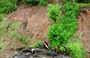 आफत की बारिश!–भारी बारिश ने बंड क्षेत्र में मचाई तबाही, किरूली गांव मे भारी नुकसान