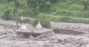 अतिवृष्टि के चलते आपदा जैसे हालात, शिव मंदिर भी आया मलबे की चपेट में