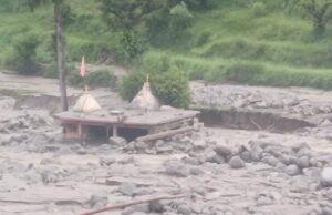 अतिवृष्टि के चलते आपदा जैसे हालात, शिव मंदिर भी आया मलबे की चपेट में