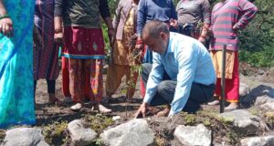 पूर्व प्रधानमंत्री राजीव गांधी की जयंती पर बद्रीनाथ में किया पौध रोपण