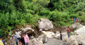 चुनोतियाँ : गाड़ी गांव के ग्रामीणों ने श्रमदान कर तैयार किया वैकल्पिक मार्ग