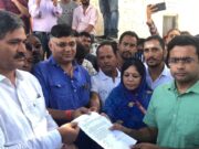 करंट हादसे में मृतको के परिजनों को नौकरी और मुआवजे की मांग को लेकर फर्स्वाण फाट के लोगो ने किया प्रदर्शन