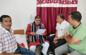 बंड क्षेत्र में हुये नुकसान का आंकलन करने व गांव के सम्पर्क मार्ग को अतिशीघ्र खोलने की रखी मांग