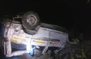 वाहन दुर्घटना ग्रस्त 2 घायल