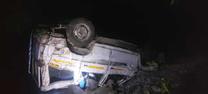 वाहन दुर्घटना ग्रस्त 2 घायल