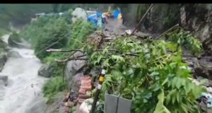 दुःखद: यहां बादल फटा, 12 लोग आये मलबे की चपेट में,सभी लापता