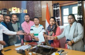 हेलंग उर्गम मोटर मार्ग के साथ विभिन्न समस्यों को लेकर ग्रामीणों ने दिया ज्ञापन, आंदोलन की दी चेतावनी