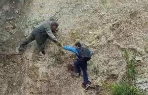 कनोल गांव के ग्रामीण जान जोखिम में डालकर भेज है रहे पाल्यो को स्कूल