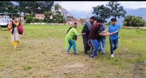 हाइवे बन्द आफत में जान, हेलीकॉप्टर से पहुचाया गया अस्पताल
