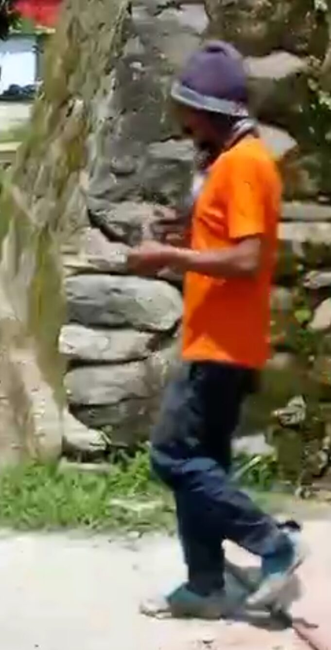 सांप के साथ खिलवाड़ करना शख्स को पड़ा भारी ,सांप के काटने से हुई मौत