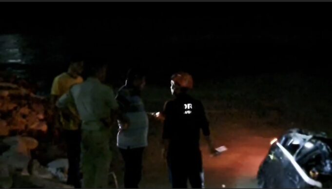 दुःखद: यहां वाहन खाई में गिरा सर्च ओर रेस्क्यू अभियान जारी