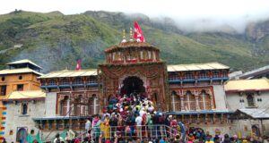 बद्रीनाथ मंदिर सिंह द्वार पर नहीं कोई नई दरार :बीकेटीसी