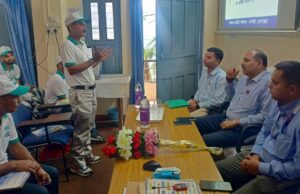 मुख्य विकास अधिकारी ने एसबीआई ग्रामीण द्वारा चलाये जा रहे हेयर सेलून प्रशिक्षण का किया निरीक्षण