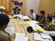 जिलाधिकारी ने रेल विकास निगम ,एनएच अधिकारियो की ली बैठक ,लंबित मामलो के निस्तारण को लेकर दिए निर्दश