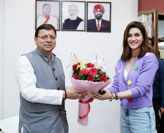 फ़िल्म दो पत्ती की टीम ने मुख्यमंत्री से की मुलाकात