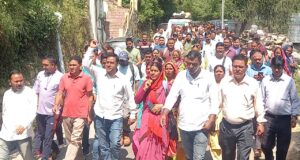 अतिक्रमण हटाने की कार्रवाई को लेकर नौटी क्षेत्र के लोगो ने किया प्रदर्शन