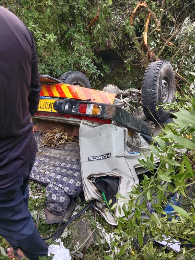 ब्रेकिंग: वाहन दुर्घटना ग्रस्त, स्थिति गम्भीर, पुलिस मौके पर