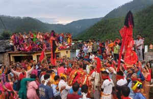 18 वर्षों बाद बद्रीनाथ यात्रा के लिए गर्भगृह से बाहर निकली कुमेड़ा की मां राजराजेश्वरी की डोली