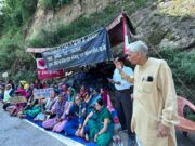 शराब की दुकान का विरोध कर रहे 19 प्रदर्शनकरियो को अदालत का नोटिस