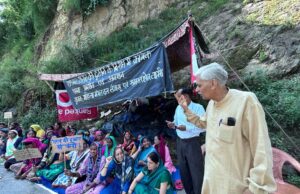 शराब की दुकान का विरोध कर रहे 19 प्रदर्शनकरियो को अदालत का नोटिस