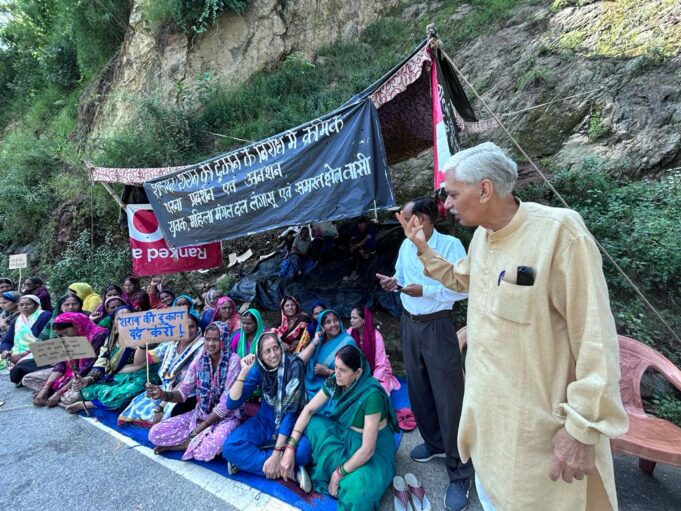 शराब की दुकान का विरोध कर रहे 19 प्रदर्शनकरियो को अदालत का नोटिस