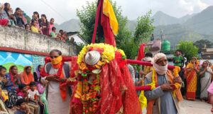 बद्रीनाथ यात्रा के प्रथम पड़ाव हेतु बमोथ पहुंची राजराजेश्वरी इंद्रामती की विग्रह डोली