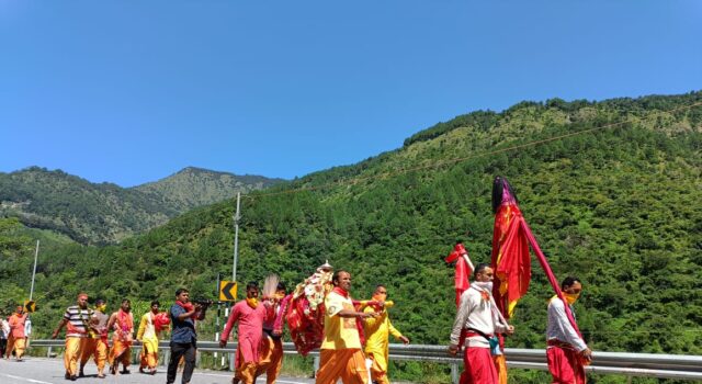 बद्रीनाथ भगवान के दर्शन कर वापसी में जोशीमठ पहुंची मां राजराजेश्वरी की डोली