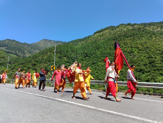 बद्रीनाथ भगवान के दर्शन कर वापसी में जोशीमठ पहुंची मां राजराजेश्वरी की डोली