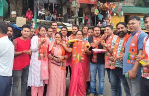जश्न: बागेश्वर उप चुनाव में भाजपा प्रत्याशी की जीत पर कार्यकर्ताओं ने जताई खुशी
