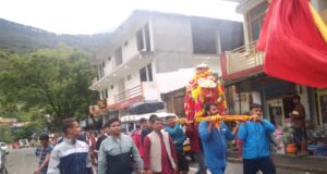 बंड नंदा की डोली का बंड क्षेत्र में भव्य स्वागत नरेला बुग्याल में सम्पन्न होती है बंड की नंदा की वार्षिक लोकजात