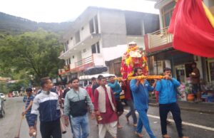 बंड नंदा की डोली का बंड क्षेत्र में भव्य स्वागत नरेला बुग्याल में सम्पन्न होती है बंड की नंदा की वार्षिक लोकजात