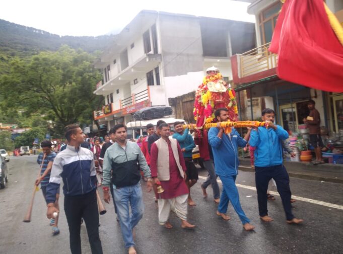 बंड नंदा की डोली का बंड क्षेत्र में भव्य स्वागत नरेला बुग्याल में सम्पन्न होती है बंड की नंदा की वार्षिक लोकजात