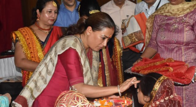 बेटी के जन्म को सकारात्मक बनाने के लिए शुरू की गई है महालक्ष्मी किट-रेखा आर्या