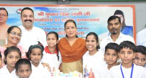 मंत्री रेखा आर्या ने बाल देख-रेख गृहों के बच्चों के साथ धूमधाम से मनाया प्रदेश के मुखिया का जन्मदिन।