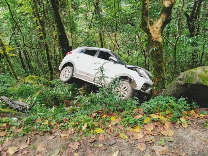 कार दुर्घटना ग्रस्त, 5 लोग थे सवार