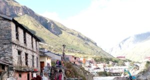 भरभरा का गिर गया मकान, मास्टर प्लान के तहत हो रहे निर्माण कार्यो पर लगाया लापरवाही का आरोप