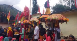 लाटू और मां नंदा के मिलन को देख छलछलाई भक्तों की आंखे..