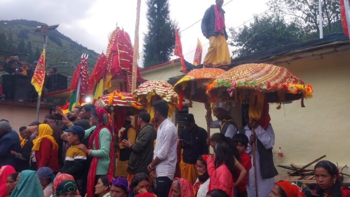 लाटू और मां नंदा के मिलन को देख छलछलाई भक्तों की आंखे..