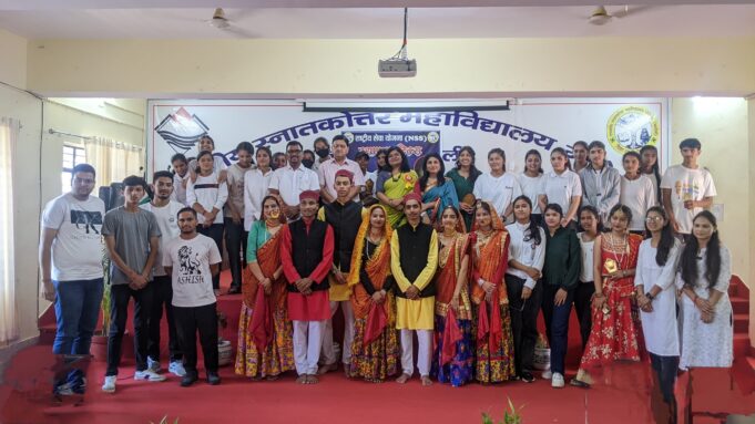 भाषण प्रतियोगिता में निधि रही प्रथम