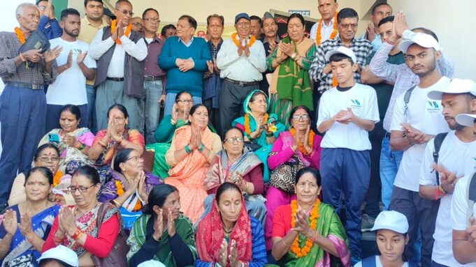 मातृ-पित्र तीर्थाटन योजना के तहत बद्रीनाथ के लिए पहला दल हुवा रवाना