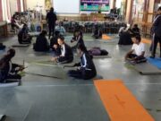 टिहरी डायट में भावी शिक्षको को हस्तशिल्प का प्रशिक्षण दे रहे हैं रिंगाल मेन राजेन्द्र बडवाल