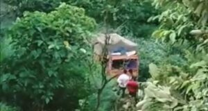 12 घण्टे में एक ही जगह पर 2 वाहन दुर्घटना ग्रस्त, आश्चर्य में लोग