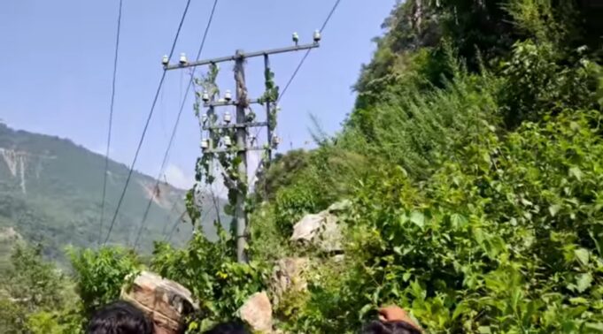 दुःखद: करंट लगने से एक व्यक्ति मौत, विभाग पर लगाया लापरवाही का आरोप