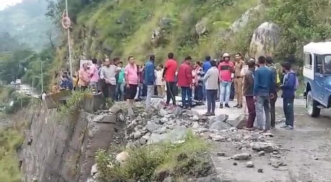 यहां हो गया बड़ा हादसा 4 की मौत 2घायल