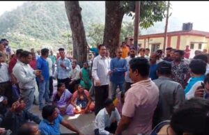 पिंकी की मौत स्थानीय लोगो ने अस्पताल प्रबंधन पर लगाया लापरवाही का आरोप काटा हंगामा