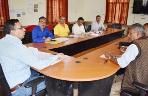 मतदेय स्थलों के पुनर्निर्धारण के संबंध में राजनैतिक दलों के साथ हुई बैठक।