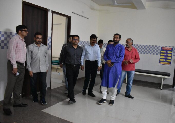 विधायक कर्णप्रयाग ने सिमली बेस अस्पताल में स्वास्थ्य व्यवस्थाओ का निरिक्षण करते हुए की समीक्षा