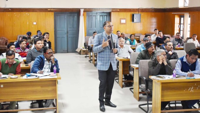 सूचना अधिकार अधिनियम 2005 के संदर्भ में अधिकारियों केा दिया गया एक दिवसीय प्रशिक्षण